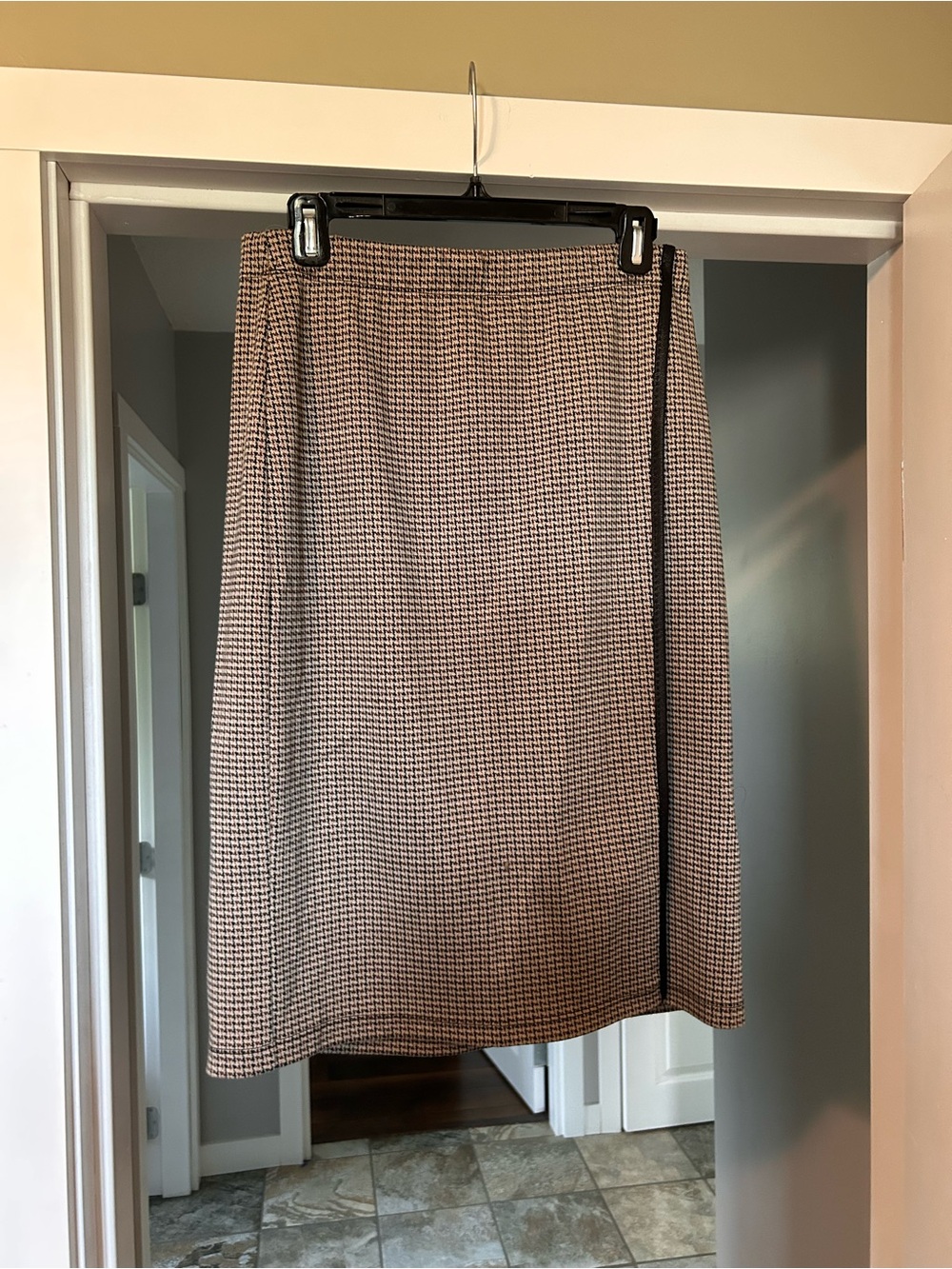 Max Studio Brown and Cream Houndstooth Midi Skirt